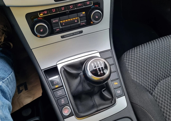 Volkswagen Passat cena 29900 przebieg: 154200, rok produkcji 2011 z Iłowa małe 254
